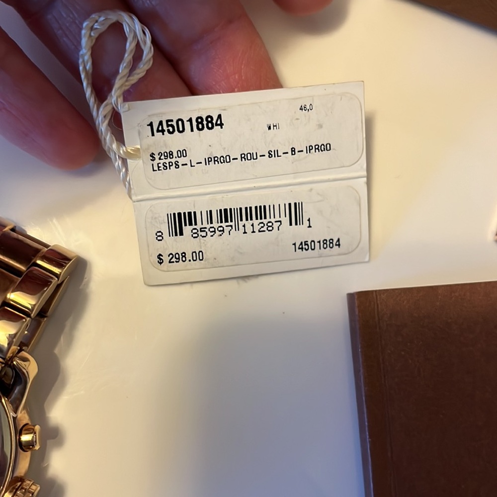 Coach ladies watch gold tone all stainless steel water resistant - Picture 6 of 12